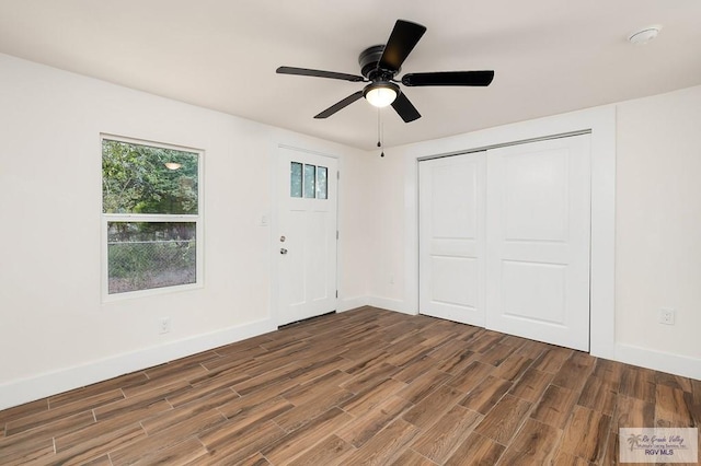 unfurnished bedroom with ceiling fan and a closet