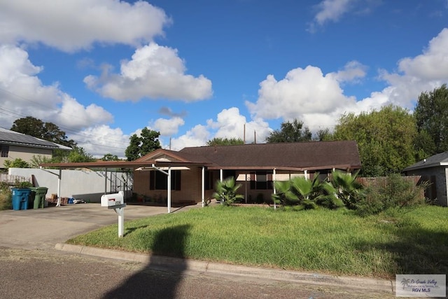 view of front facade featuring a front yard and a carport