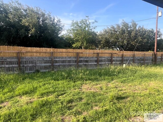 9206 Empress Ln, Harlingen, TX 78552 - view of yard featuring fence