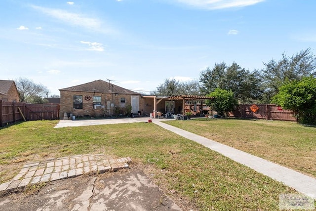 view of front facade featuring a patio area, a fenced backyard, a front lawn, and a pergola