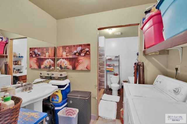 clothes washing area with laundry area and washing machine and dryer