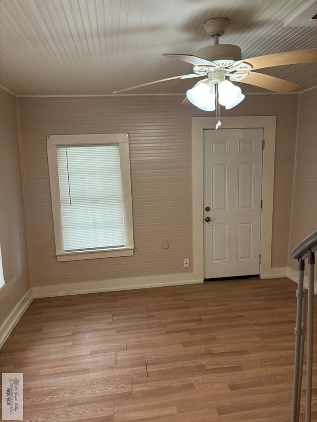 foyer featuring light hardwood / wood-style floors and ceiling fan