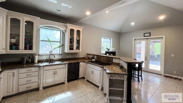 5443 Autumn Mist Ln, Brownsville, TX 78526 - kitchen with a sink, black appliances, a peninsula, vaulted ceiling, and a breakfast bar
