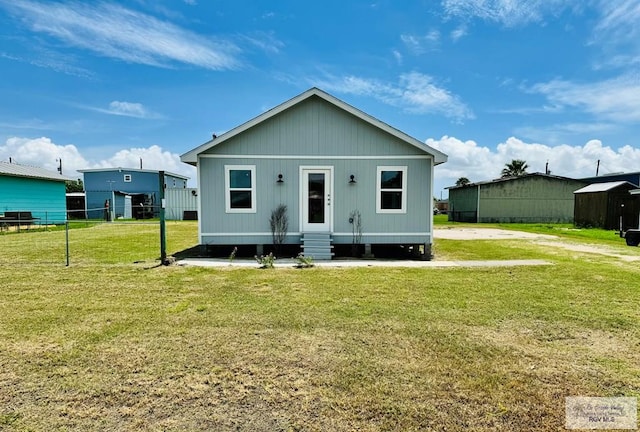 back of house featuring a lawn