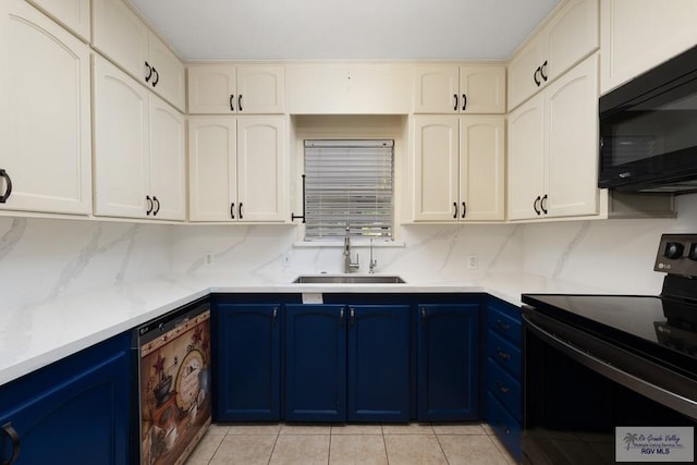 kitchen featuring tasteful backsplash, blue cabinets, sink, dishwashing machine, and electric range