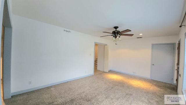 carpeted empty room featuring ceiling fan