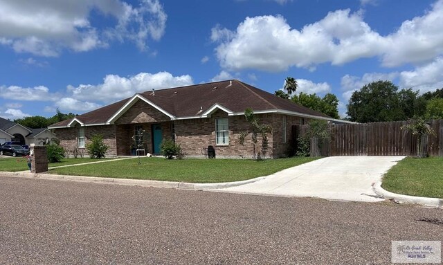 ranch-style home featuring a front yard