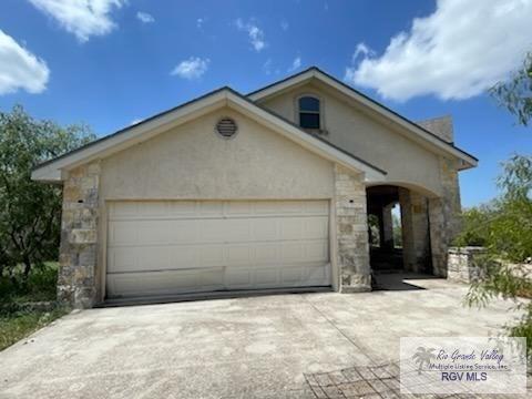 single story home featuring a garage