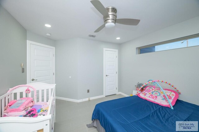 bedroom with ceiling fan