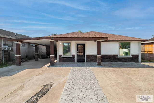 prairie-style house featuring a carport