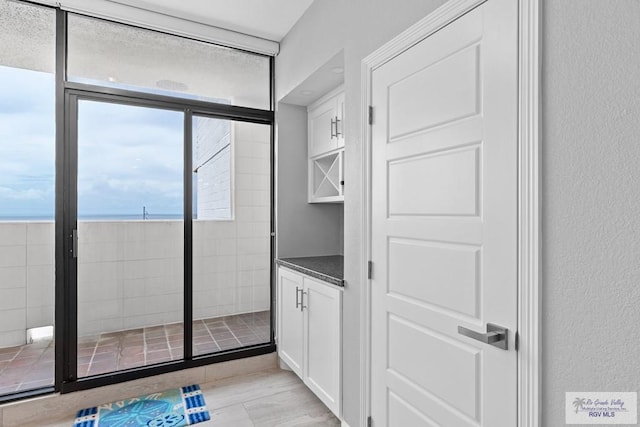 bathroom featuring a textured wall