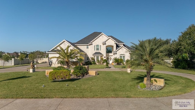 view of front facade with a front yard