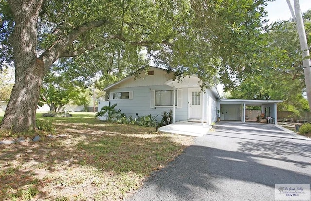 view of front of house featuring a carport