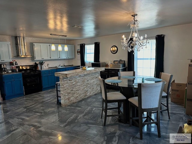 dining room with an inviting chandelier