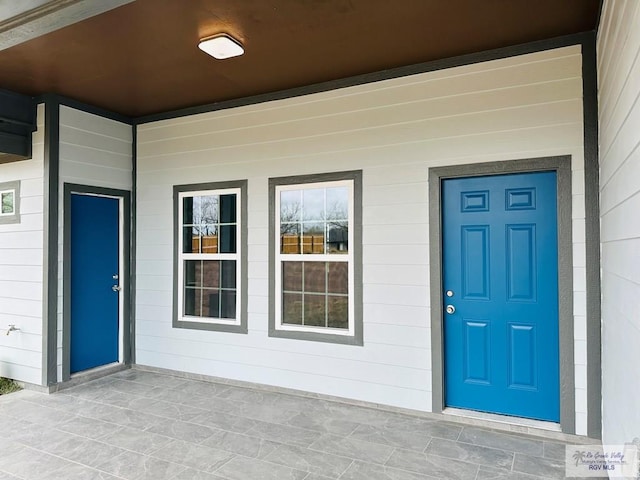 property entrance with covered porch