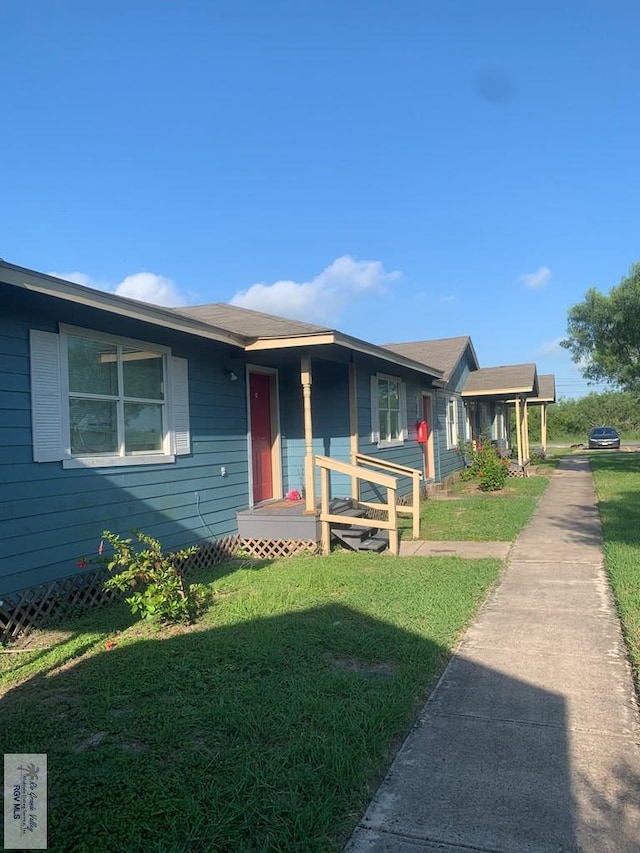 single story home featuring a front yard