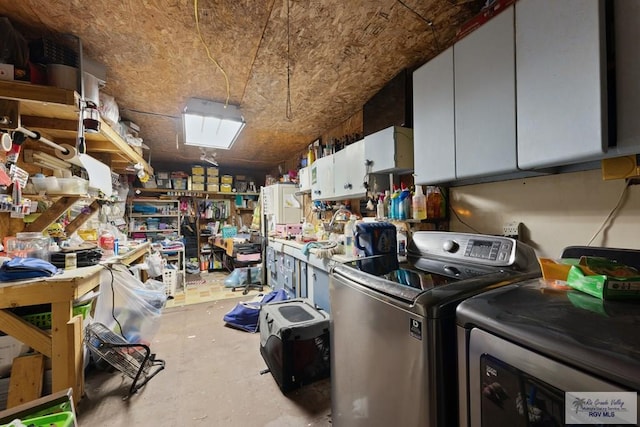 laundry room with washer and clothes dryer