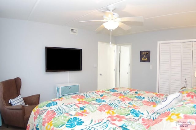 bedroom featuring ceiling fan and a closet