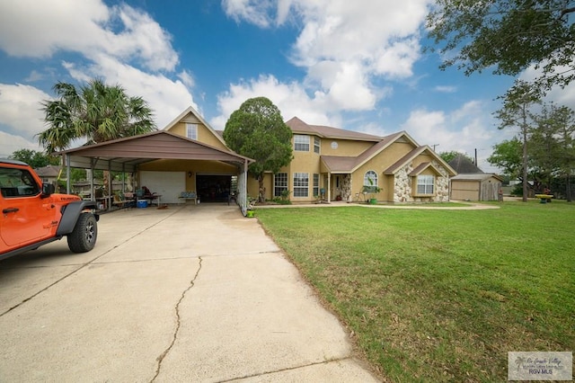 view of front of home featuring a detached garage and a front lawn