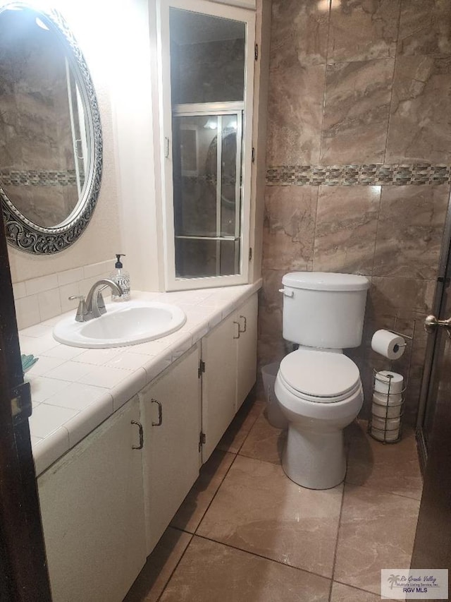 480 Madrid Ct, San Benito, TX 78586 - bathroom with vanity and toilet