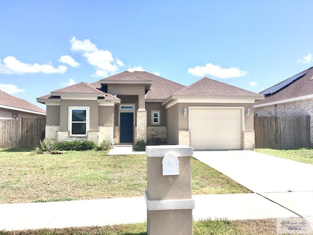 view of front facade with a garage and a front yard