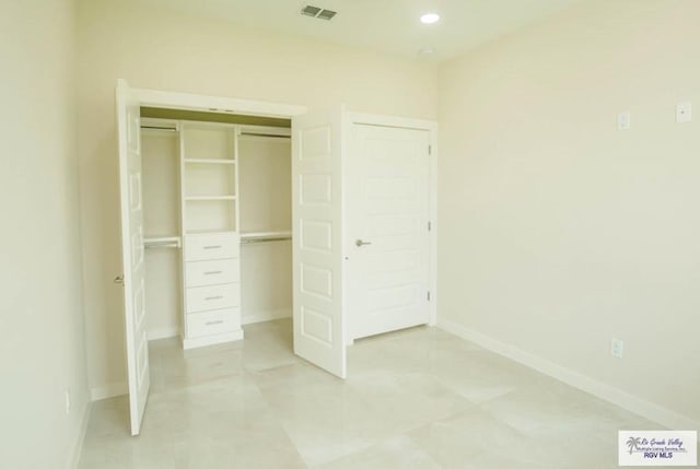 unfurnished bedroom featuring visible vents, baseboards, recessed lighting, and a closet