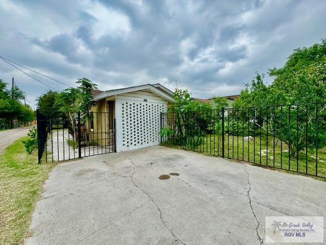2413 Eastern Blvd, Brownsville, TX 78520 - view of gate