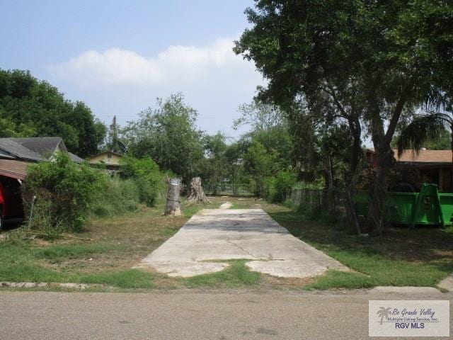 Listing photo 3 for 565 Corral St, San Benito TX 78586