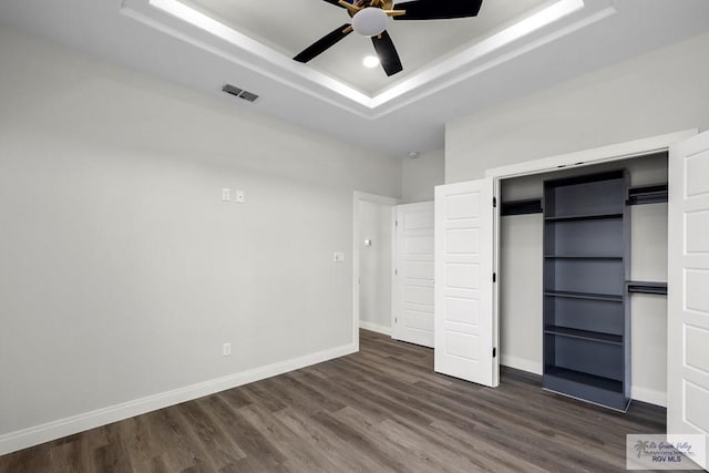 1013 Butler St, Edinburg, TX 78541 - unfurnished bedroom featuring a raised ceiling, dark wood finished floors, baseboards, and recessed lighting