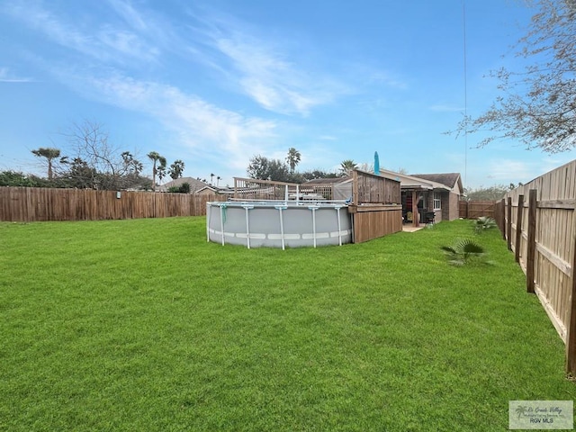 view of yard featuring a fenced in pool