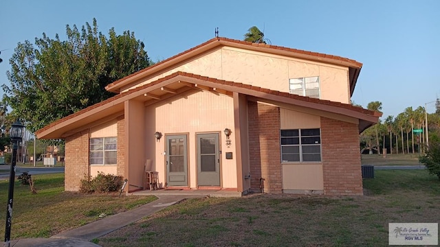 2 Palmetto Ct, Brownsville, TX 78521 - view of front of house with a front lawn and cooling unit