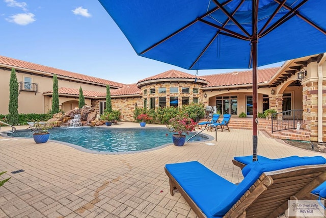 view of swimming pool with a patio