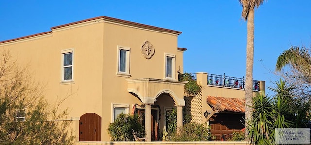 1626 N Shore Dr, Port Isabel, TX 78578 - view of building exterior with fence