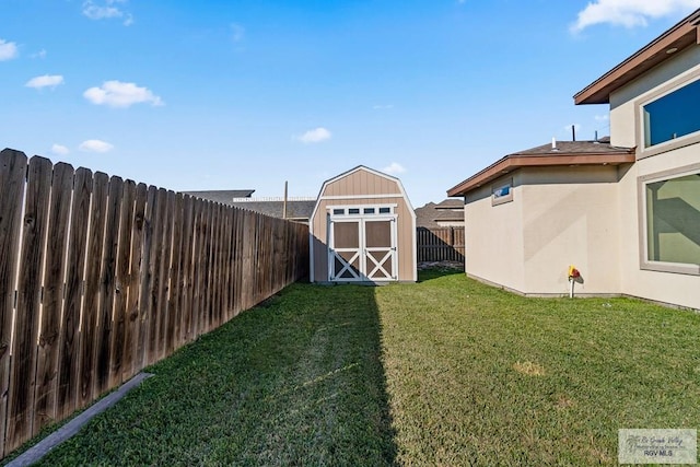 view of yard with a storage shed