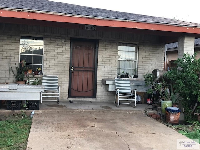 entrance to property with covered porch