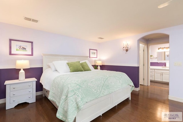 701 S Parker Rd, La Feria, TX 78559 - bedroom featuring wood finished floors, visible vents, baseboards, and arched walkways