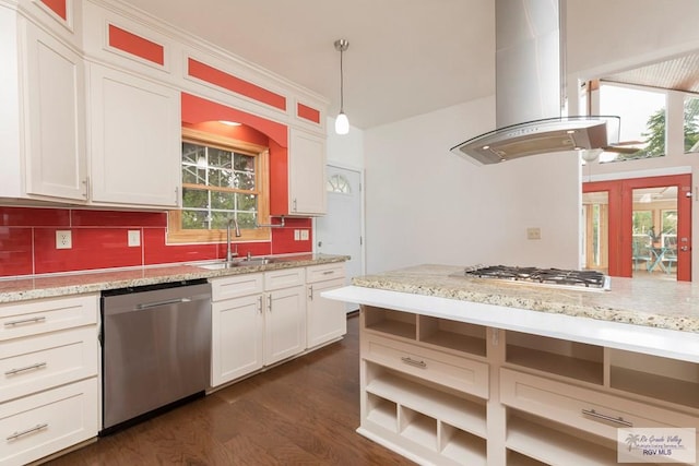 701 S Parker Rd, La Feria, TX 78559 - kitchen featuring tasteful backsplash, a sink, appliances with stainless steel finishes, dark wood-style flooring, and island exhaust hood