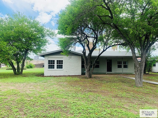 ranch-style home featuring a front yard