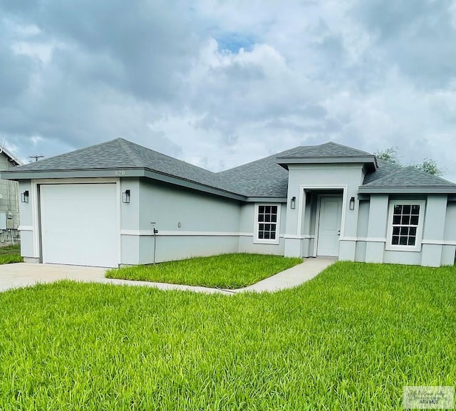 view of front of property featuring a front yard and a garage