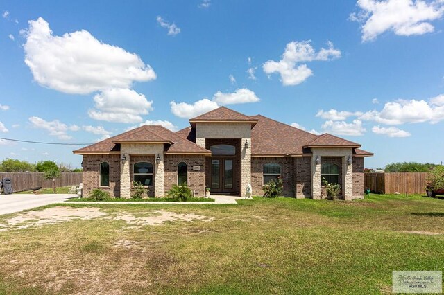 view of front of house featuring a front yard