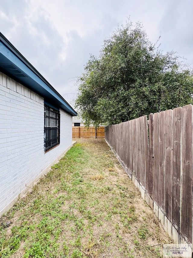 2200 E 19th St, Mission, TX 78572 - view of yard