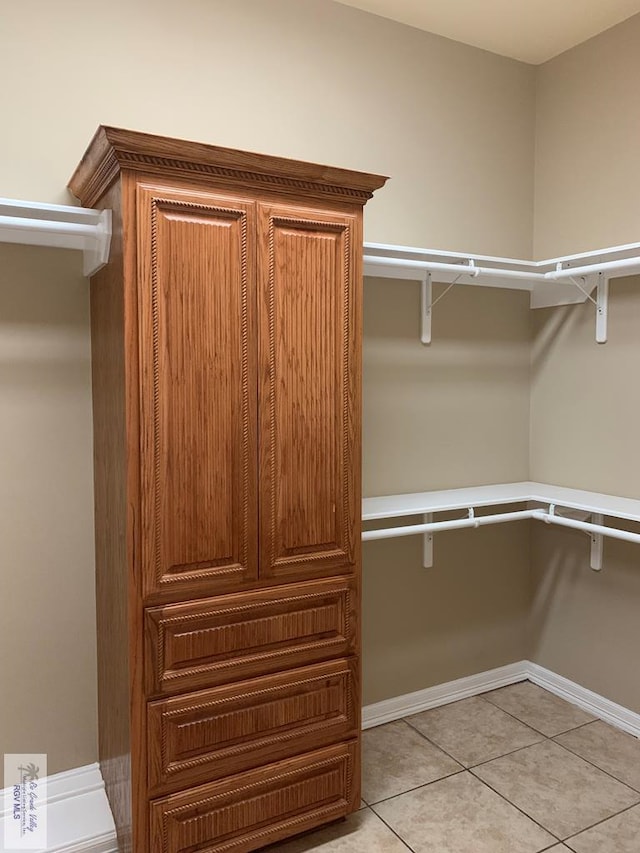 spacious closet featuring light tile patterned floors