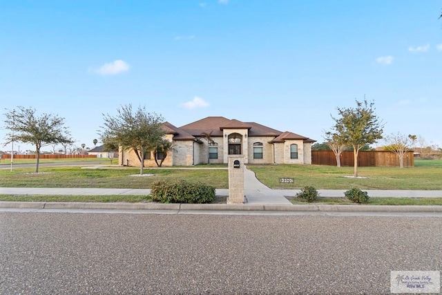 view of front of house featuring a front yard