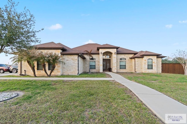 view of front of house featuring a front yard