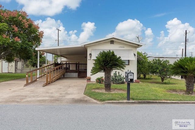 view of front facade featuring a carport and a front lawn