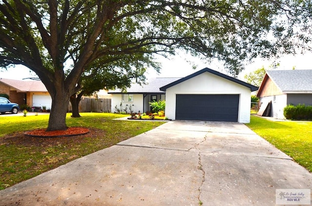 ranch-style house featuring a front yard