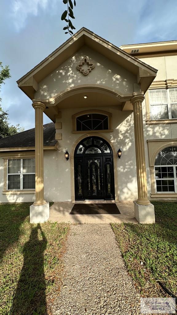 34 Picadilly Cir, Brownsville, TX 78526 - entrance to property featuring stucco siding