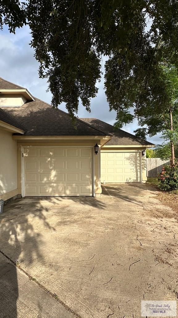 34 Picadilly Cir, Brownsville, TX 78526 - view of garage