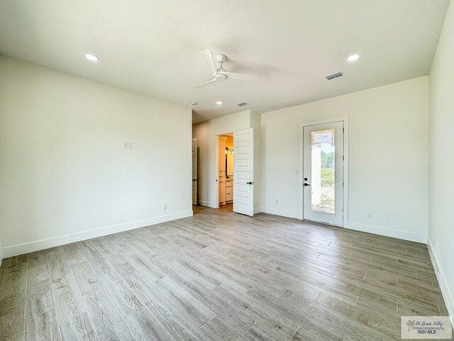 empty room featuring light wood-type flooring and ceiling fan