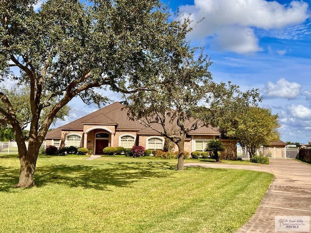 view of front facade with a front lawn